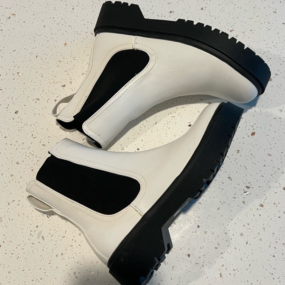 NEW White Chelsea Ankle Boots 39 (8.5)